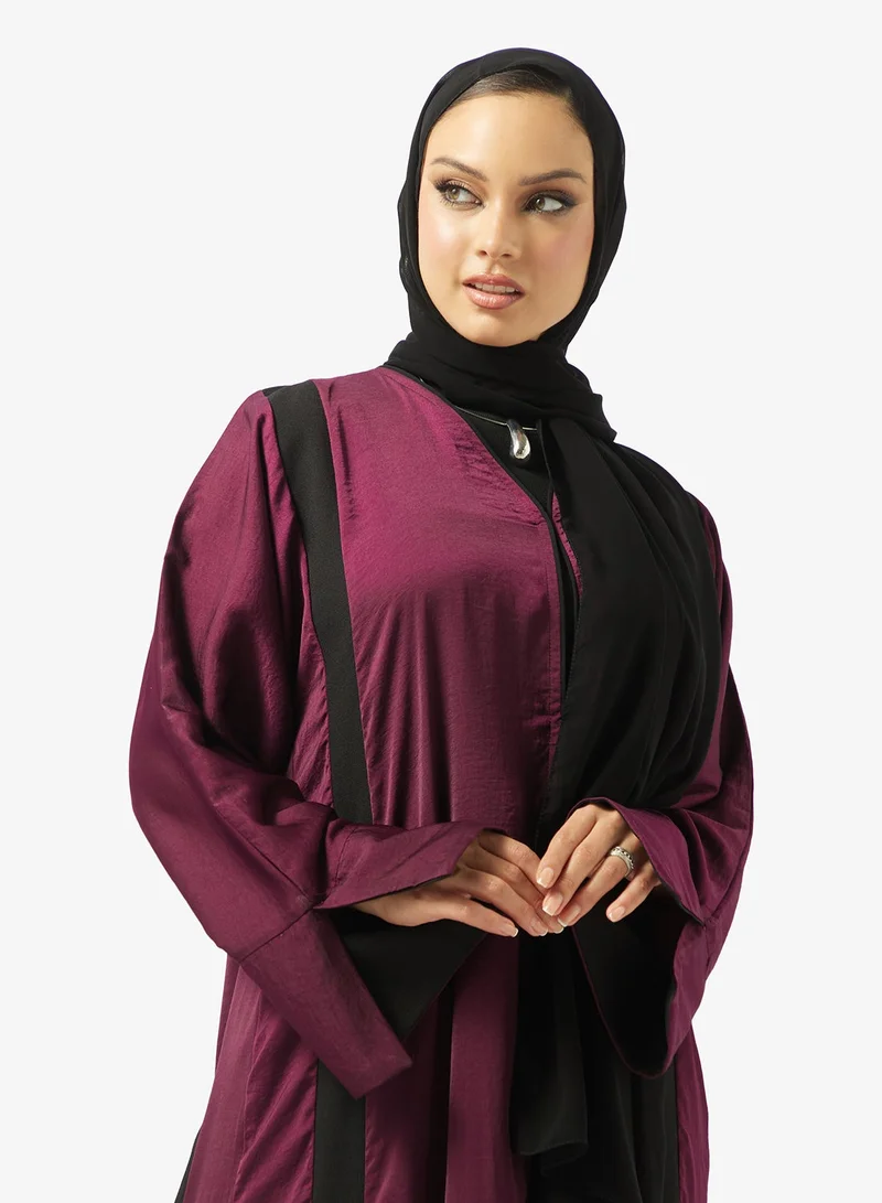 هيا كلوزيت عباية مفتوحة بياقة  مزينة بسحاب